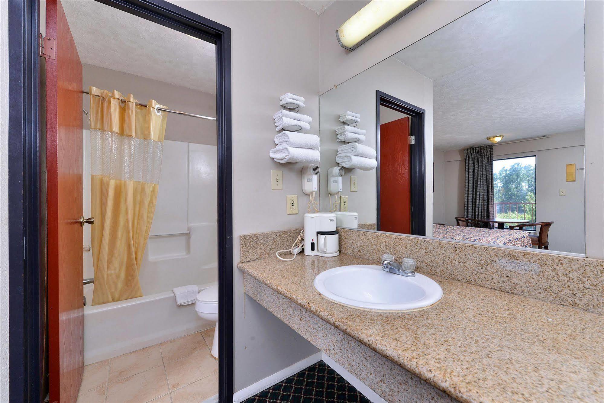 Americas Best Value Inn - Augusta / South Екстер'єр фото
